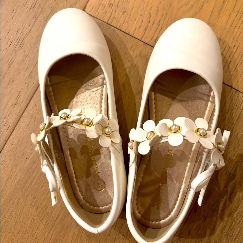 Girls shoes